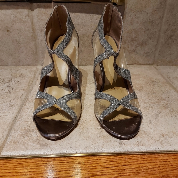 Silver sparkly heels (slightly worn). - Picture 2 of 3